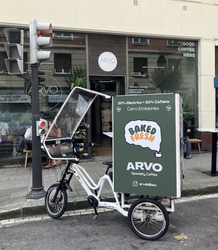 Triciclo eléctrico de ARVO Specialty Coffee en Bilbao
